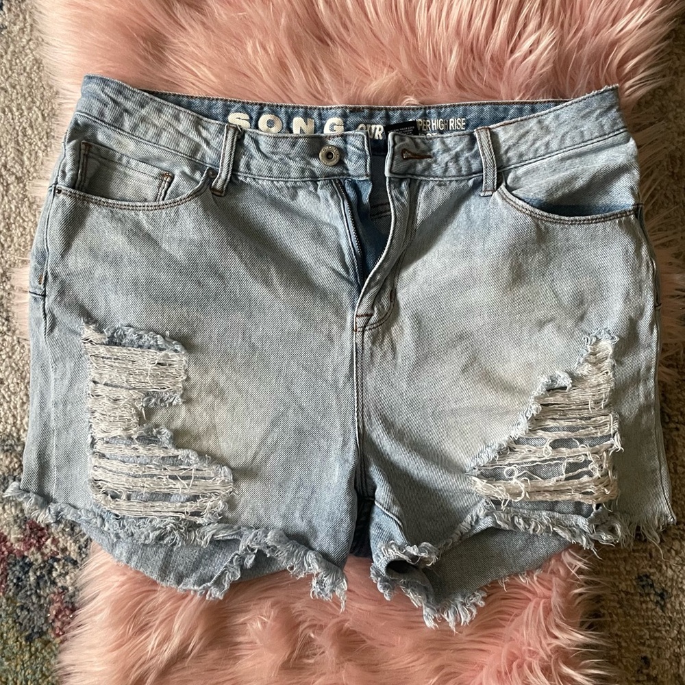 ‼️Light blue high rise distress shorts ‼️